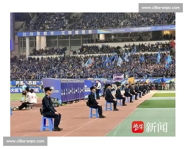 苏超暖心时刻！主队球迷集体高呼 “进一个”，客队球员含泪致谢